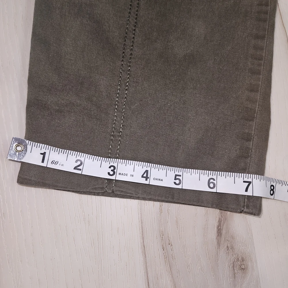 Sonoma Goods For Life Women’s Cargo Pants Size 12 Olive Green Utility Comfort - Picture 4 of 10